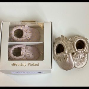 Freshly Picked 2 pairs newborn Blush + Platinum